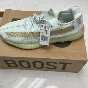 YEEZY BOOST 350V2